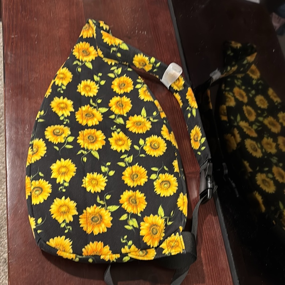 No Boundries 5 pocket sunflower backpack/sling style - Picture 4 of 5